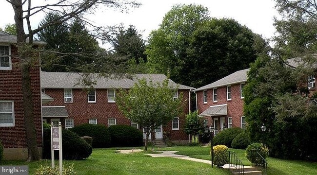 Building Photo - 20 St Albans Ave