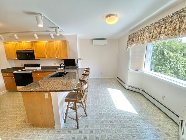 Building Photo - 3 Bedroom 2.5 Bathroom Condo in Williston