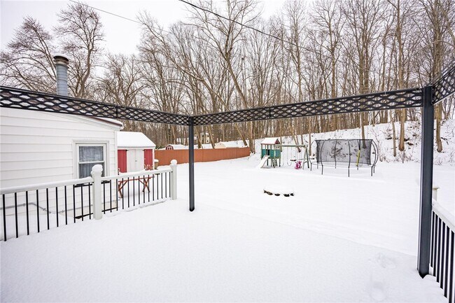 Building Photo - 105 Chestnut Dr