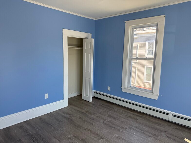 Building Photo - 11 10th Ave