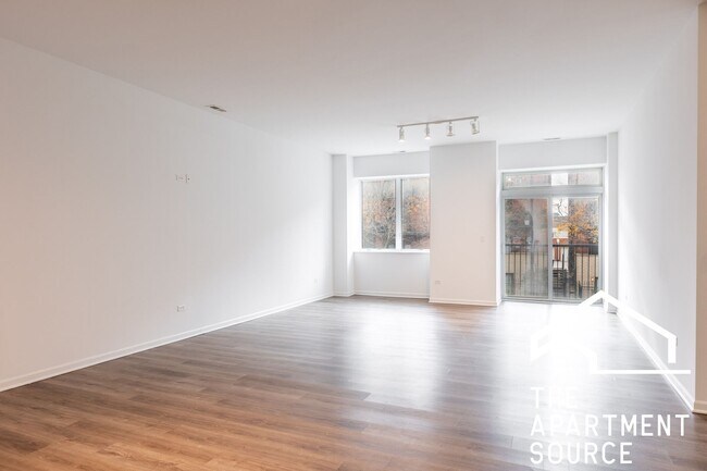 Building Photo - South Loop 3 bed 2 bath -- Updated Kitchen, HUGE Floorplan