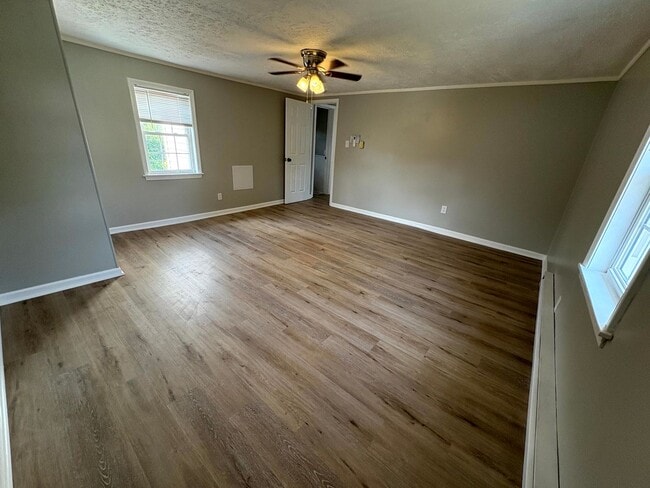 Building Photo - Cute 2 Bedroom / 1.5 Bath home in Penn Tra...