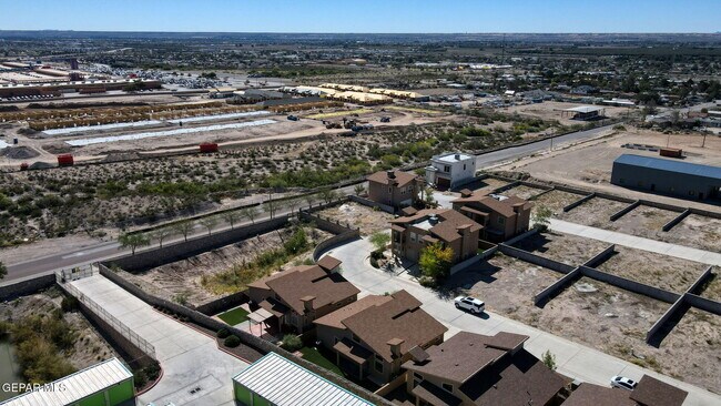 Building Photo - 1031 Vinton Ave