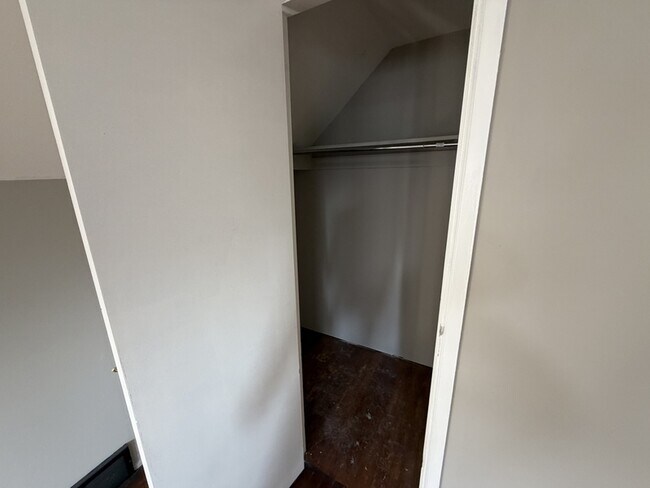 Building Photo - 4300 E 175th St