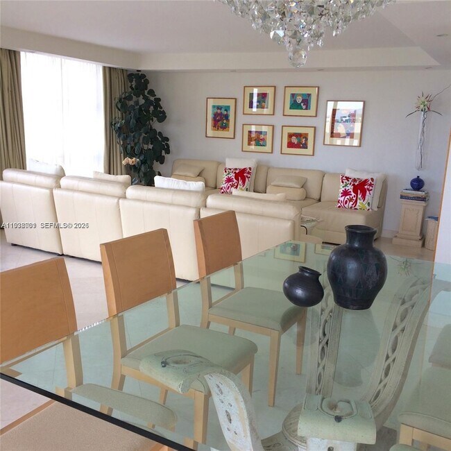 Building Photo - 1121 Crandon Blvd