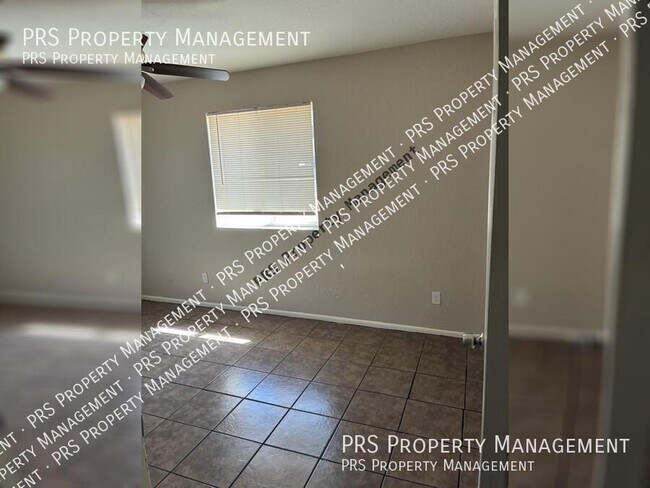 Building Photo - 10641 N 15th Ave