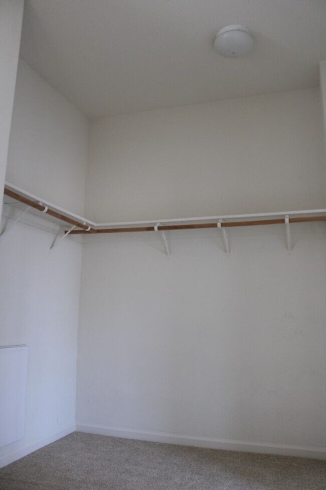 Building Photo - 524 Rosewood Ln