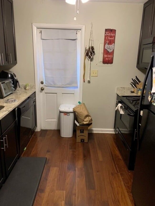 Building Photo - 173R