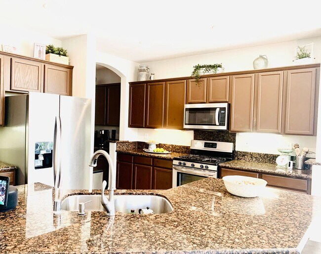 Building Photo - ***GORGEOUS 4BD/2.5BA HOUSE AVAILABLE IN O...