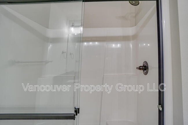 Building Photo - 2217 E Juniper Cir