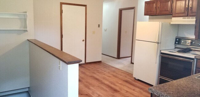 Building Photo - HALF OFF FIRST MONTH'S RENT SPECIAL! 2 Bedroom 1 Bath Condo