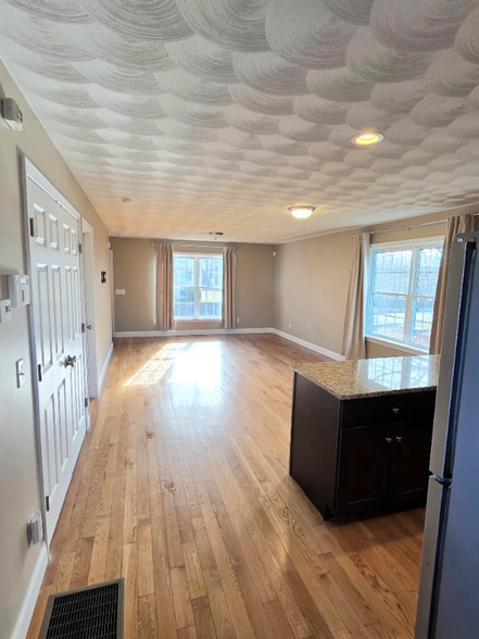 Building Photo - 2-4 Cranberry Dr