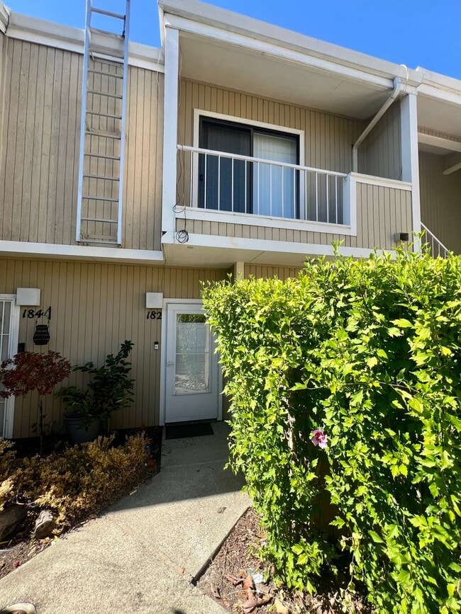 Building Photo - Stunning, spacious and large Milpitas cond...