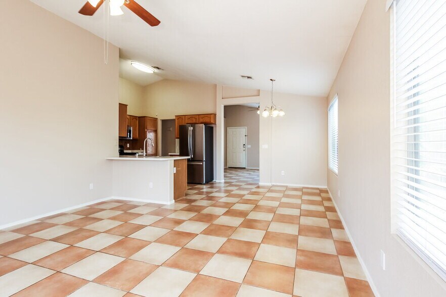 Building Photo - 8621 W Mission Ln