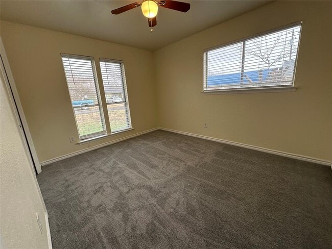 Building Photo - 204 Thompson St