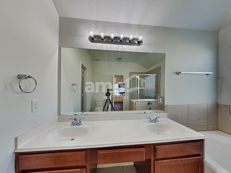 Building Photo - 21515 Rose Mill Dr