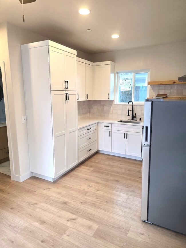 Building Photo - 1657 Ceylon Dr