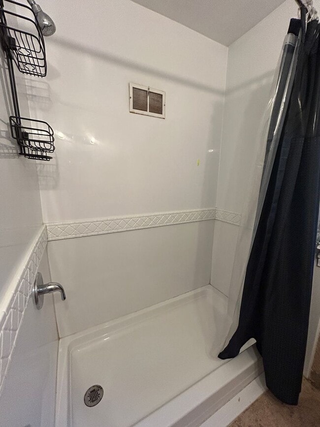 Building Photo - Lovely 2 bedroom Upstairs of a Duplex for Rent