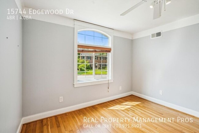 Building Photo - 15744 Edgewood Dr