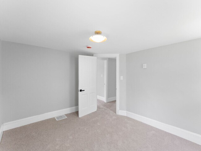 Building Photo - Updated 3-Bedroom Home with Spacious Yard in Hainesport
