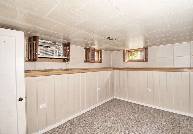 Building Photo - 825 N 7th St