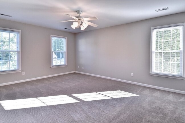 Building Photo - Updated & Spacious Home in Wythe Creek Farms