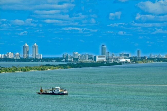 Building Photo - 460 NE 28th St