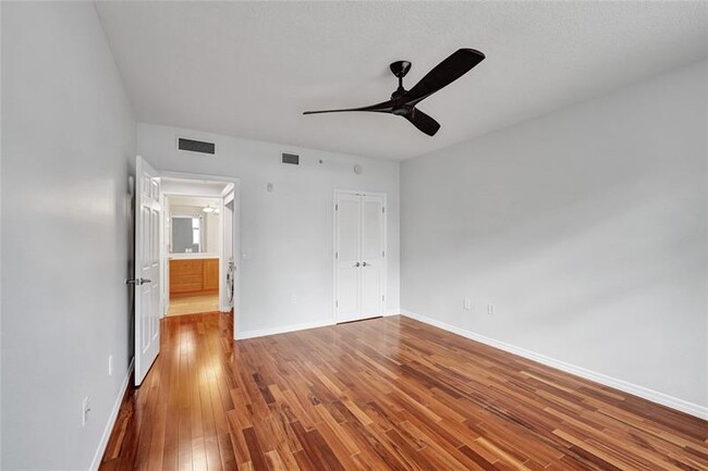 Building Photo - 2421 NE 65th St