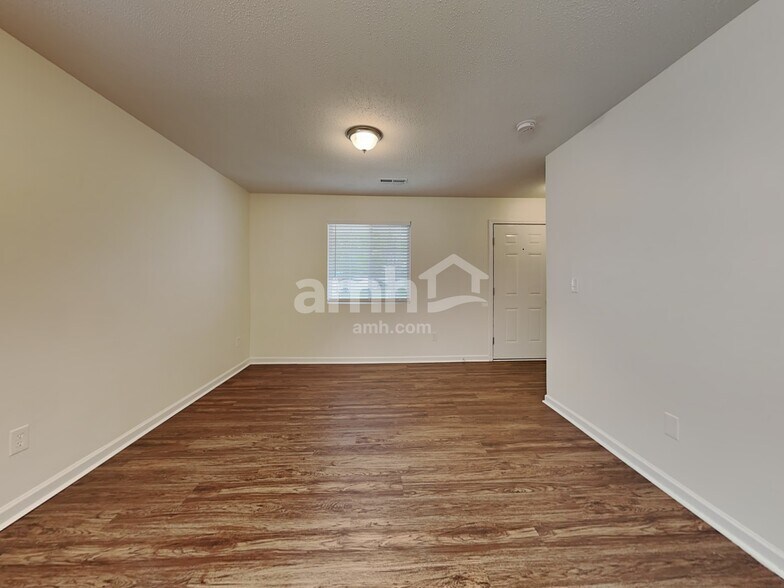 Building Photo - 712 Townsend Farm Dr