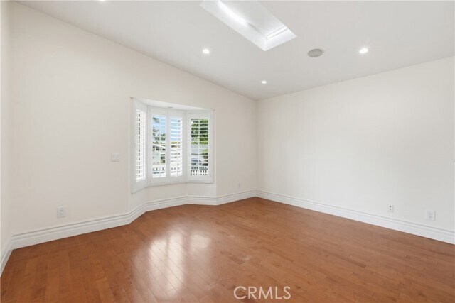 Building Photo - 926 N Rowell Ave