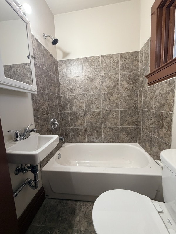 Building Photo - 604 W 3rd St