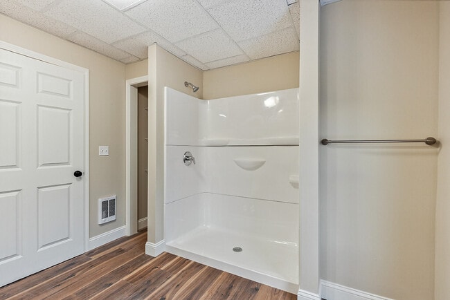 Building Photo - 392 S Main St