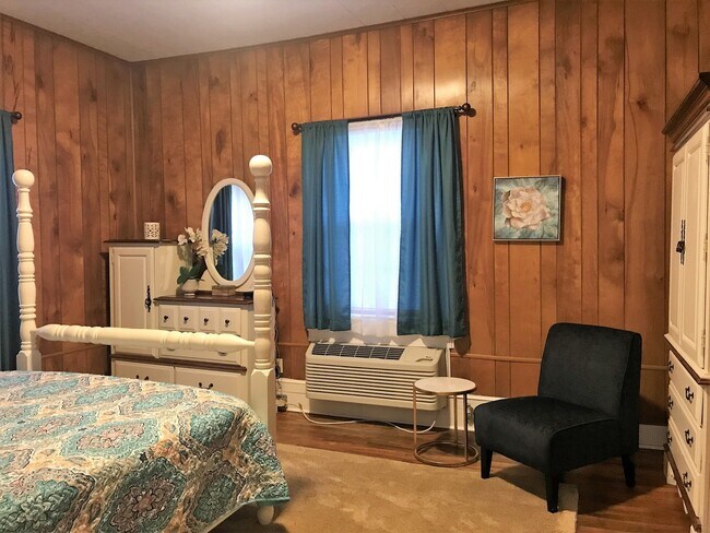 Building Photo - Furnished & Inviting Rental Between South Hill & Boydton