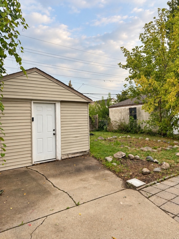 Building Photo - 22413 Cushing Ave