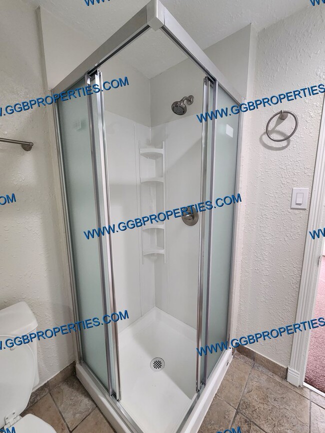 Building Photo - 253/255 E 67th Way