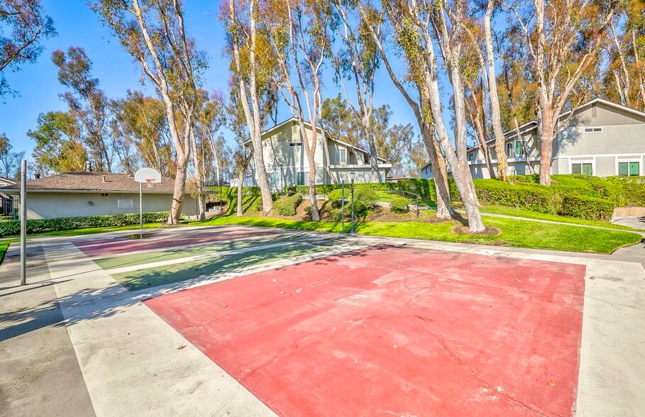 Building Photo - 2423 Coventry Cir