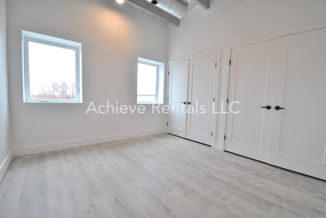 Building Photo - Westfield Lofts - Bay 13