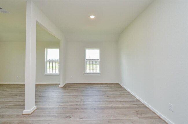 Building Photo - 4656 Peony Grn Dr