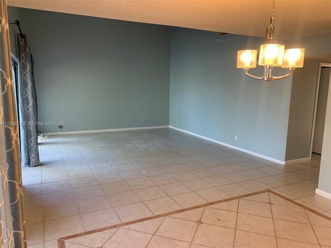 Building Photo - 305 Bonnie Brae Way