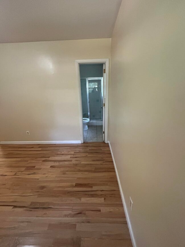 Building Photo - 811 Bahama Dr