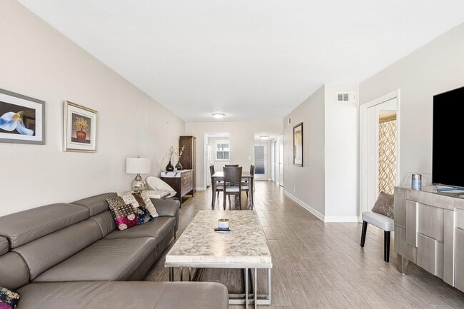 Building Photo - 2440 SW 22nd Ave