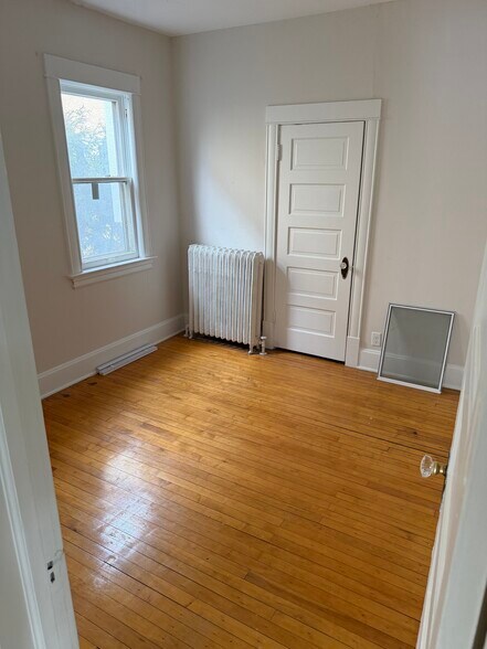 Building Photo - 3224 Irving Ave S