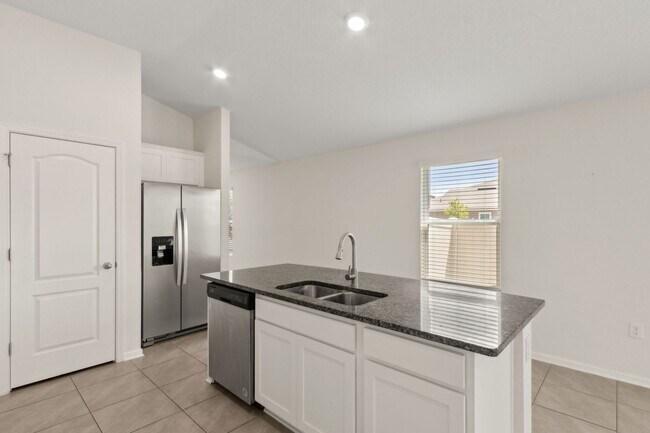 Building Photo - Charming 3-Bedroom Home in Nassau Crossing...