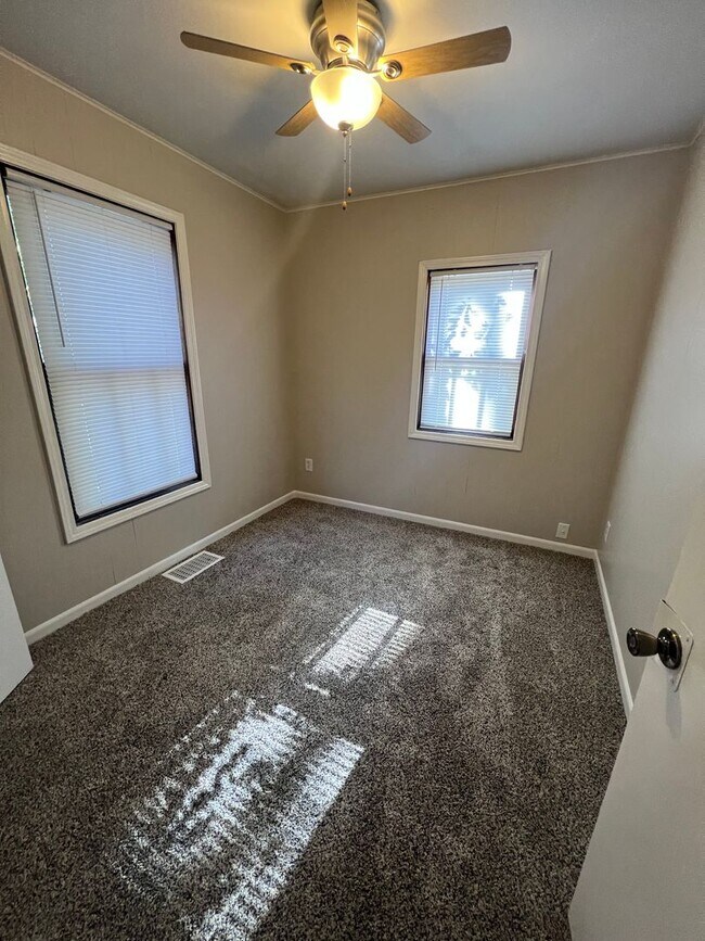 Building Photo - 2 Bedroom 1 Bath House