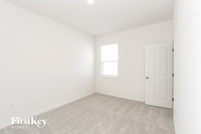 Building Photo - 426 Reina Wy