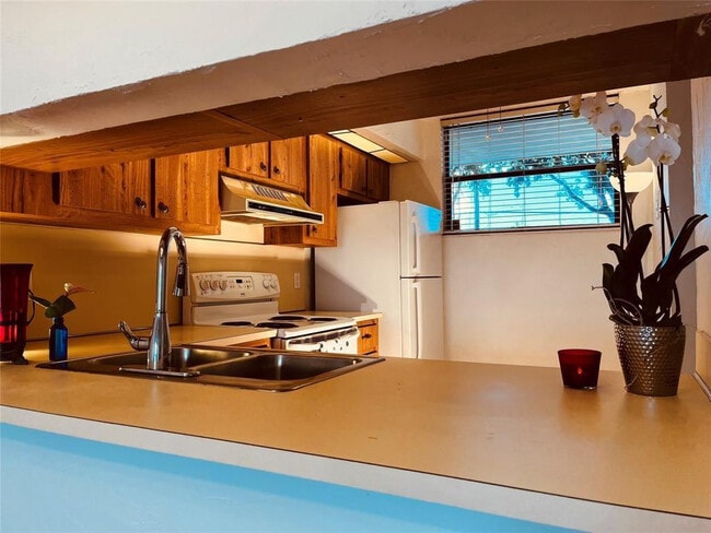 Building Photo - 111 Lake Emerald Dr