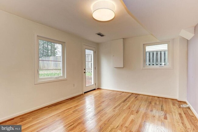 Building Photo - 9718 Holmhurst Rd