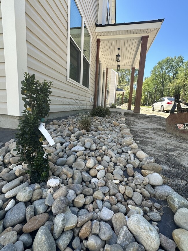 Building Photo - 177 N Clarendon Dr