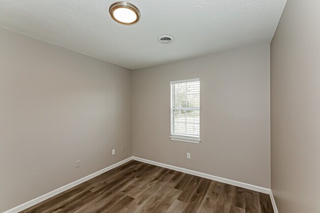 Building Photo - 1820 Wimbleton Woods Dr