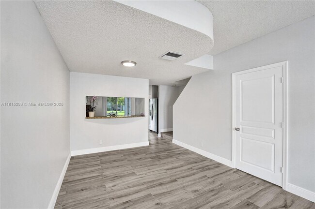 Building Photo - 16607 Hemingway Dr